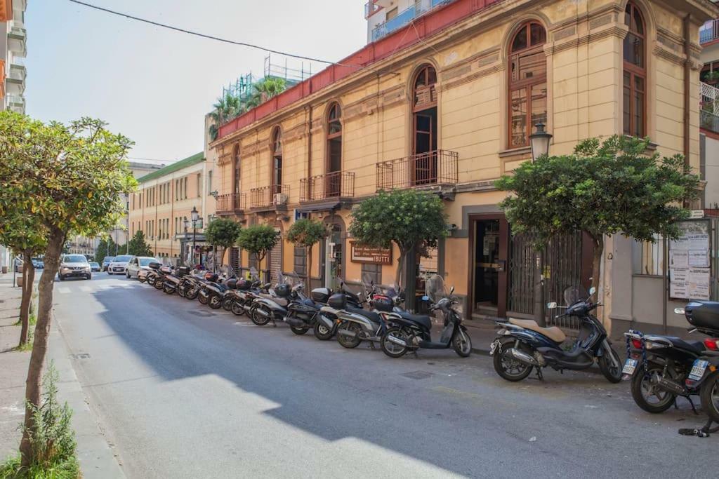 Bilocale In Centro Apartman Salerno Kültér fotó